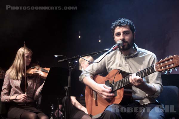 JOSE GONZALEZ PERFORMING WITH THE GOTEBORG STRING THEORY - 2011-04-06 - PARIS - Gaite Lyrique - José Gonzalez - 